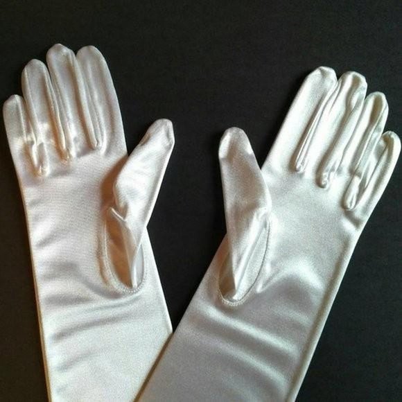 Long white satin gloves - Picture 3 of 4